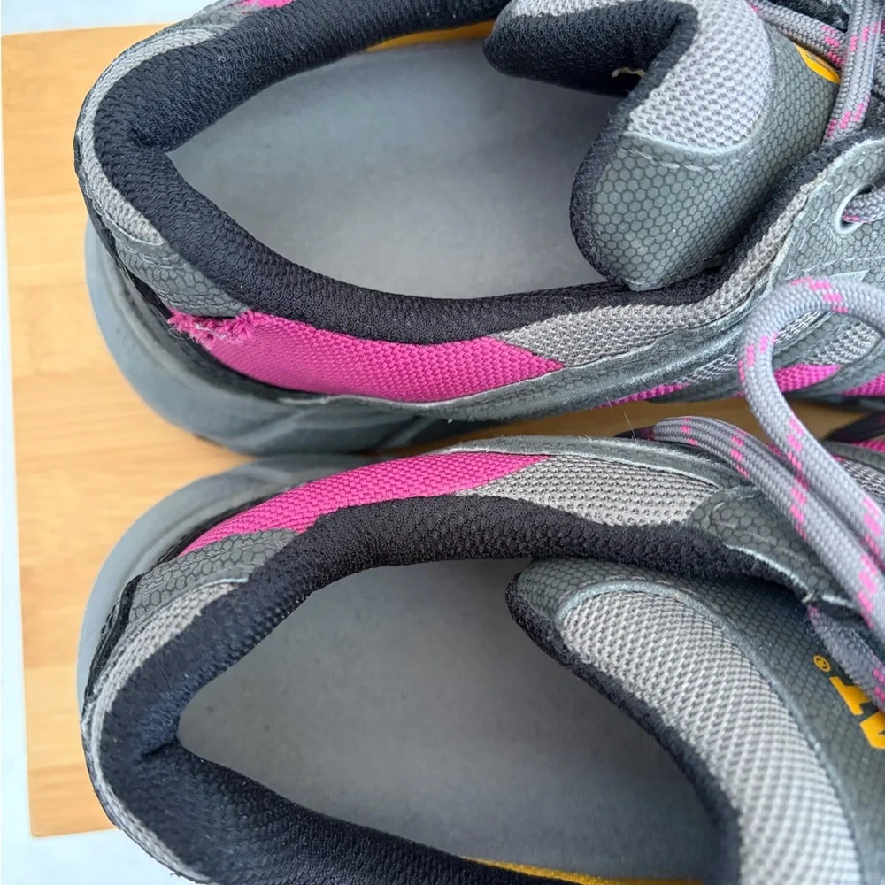 CAT Women's 7.5 W Steel Toe Work Shoes Pink / Gray. Slip resistant.